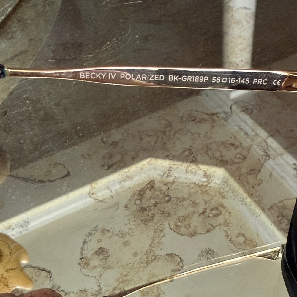 Diff Eyewear Cat-Eye Sunglasses in Black and Gold polarized Becky-IV polarizes - Picture 3 of 13